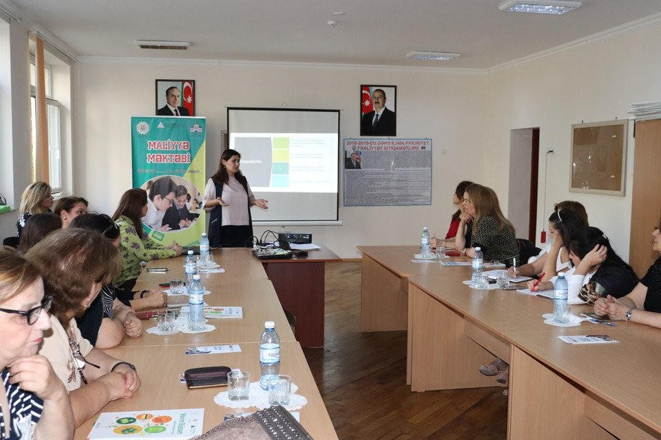 Maliyyə Məktəbi: Gələcəyini bu gündən düşün! layihəsində iştirak edəcək müəllimlərlə görüş keçirilib